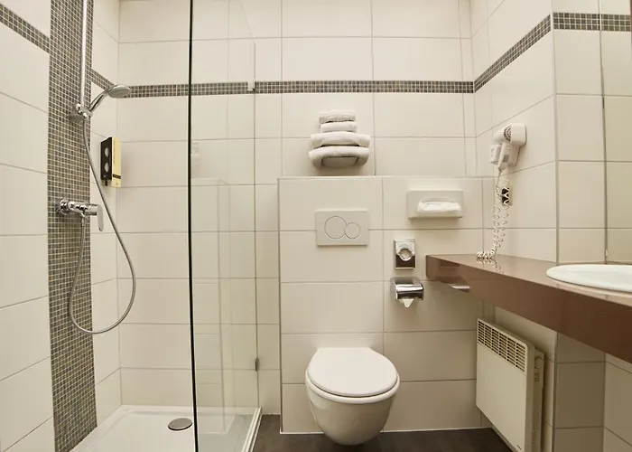 Отель Threeland Петанж