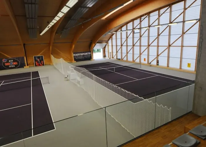 Threeland Отель Петанж