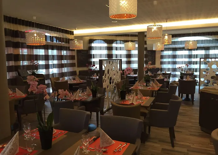 Threeland Отель 4*