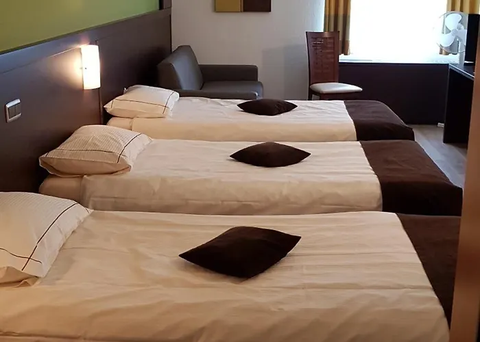 Threeland Отель