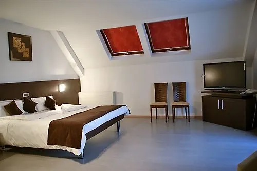 Threeland Петанж