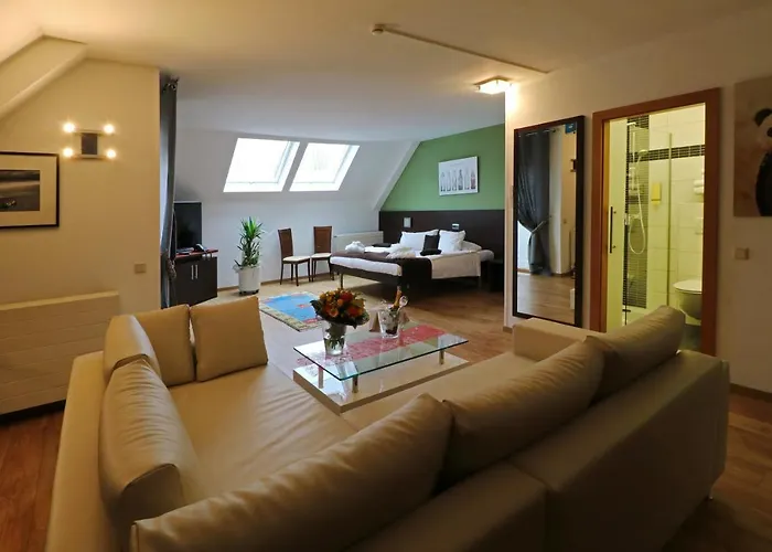 Threeland Отель