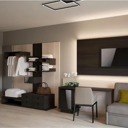 Hotel Threeland 4*