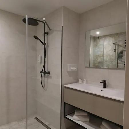 Threeland Hotel