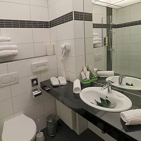 فندق Threeland 4*
