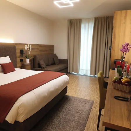 Hotel Threeland 4*