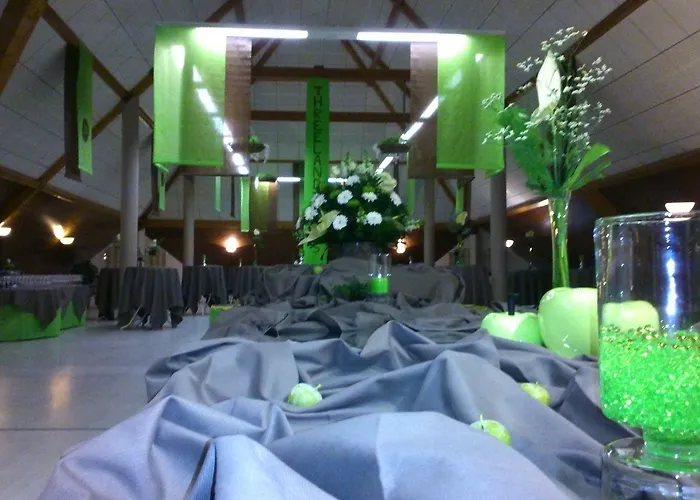 Threeland فندق 4*