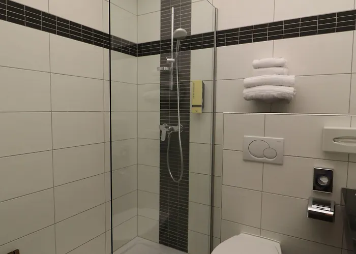 Threeland فندق 4*